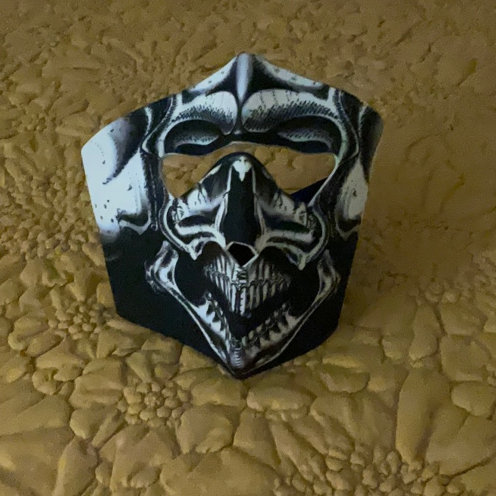 SkullSkinz Face Mask for Motorcycle Skull Face. NWOT Unisex